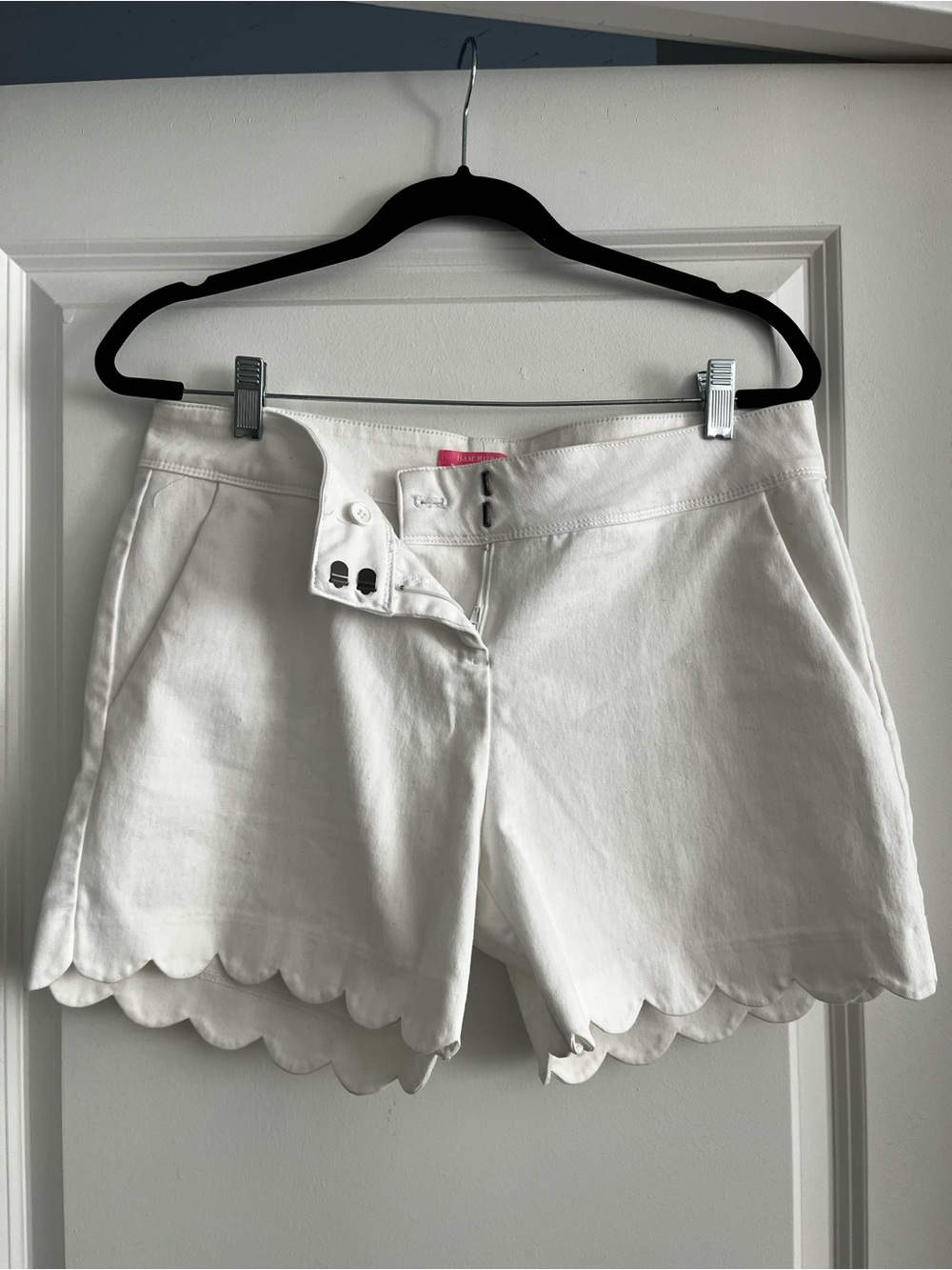 Women’s White Scallop Hem Shorts